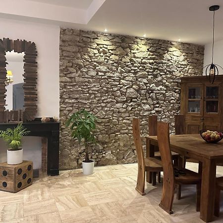 La Maison Du Puits Cesseras Luaran gambar
