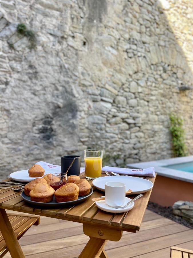 La Maison Du Puits Cesseras Luaran gambar