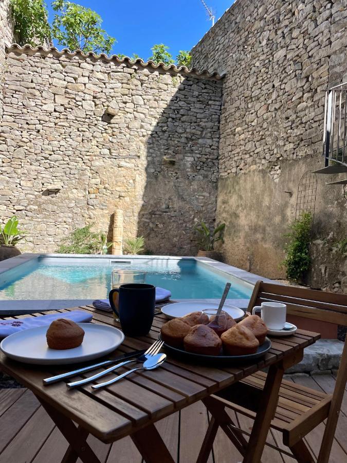 La Maison Du Puits Cesseras Luaran gambar