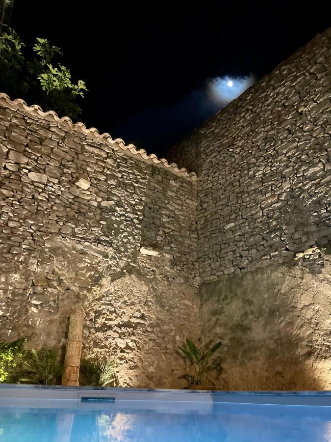 La Maison Du Puits Cesseras Luaran gambar