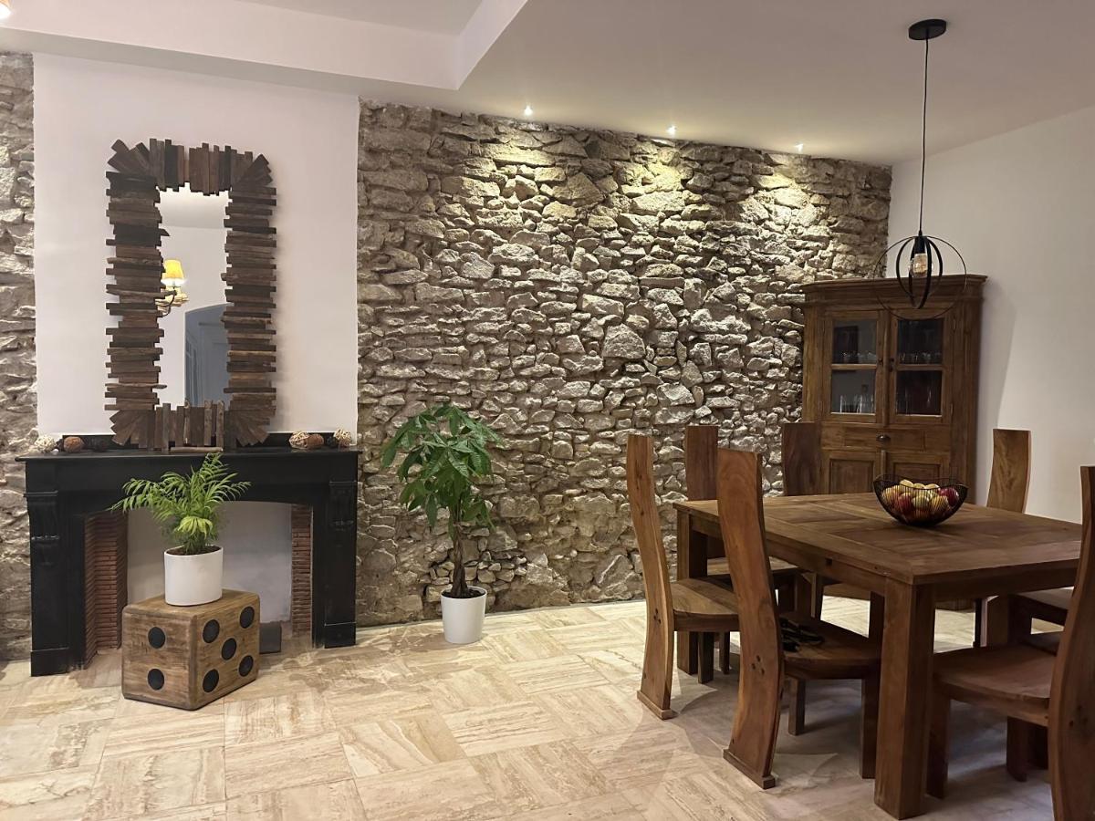 La Maison Du Puits Cesseras Luaran gambar